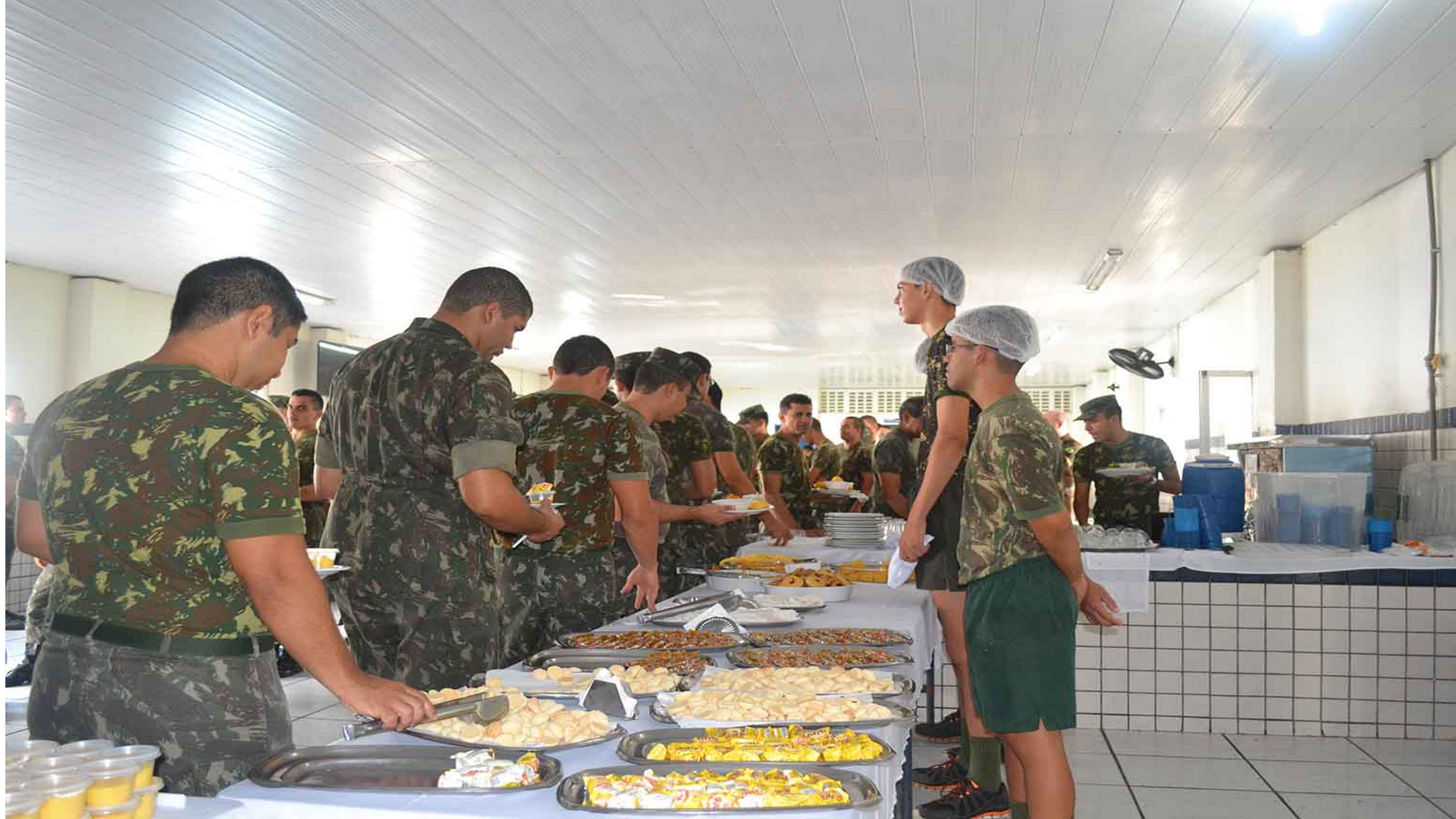 Recife/PE– No dia 23 de junho, a 7ª Companhia de Comunicações realizou um café da manhã tipicamente regional para homenagear os aniversariantes do período.